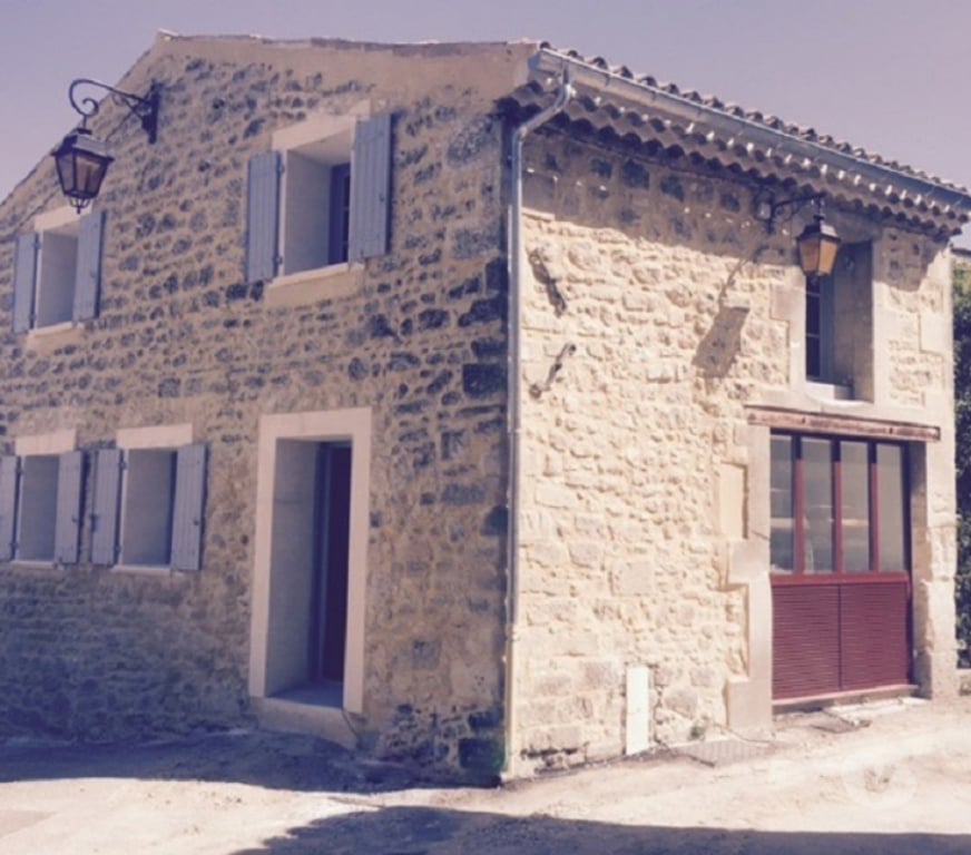 location saisonniere Drôme St Restitut - 26130 - Photos Vivastreet CHARMANTE LOCATION NEUVE en Pierre LABEL 3 étoiles 2026