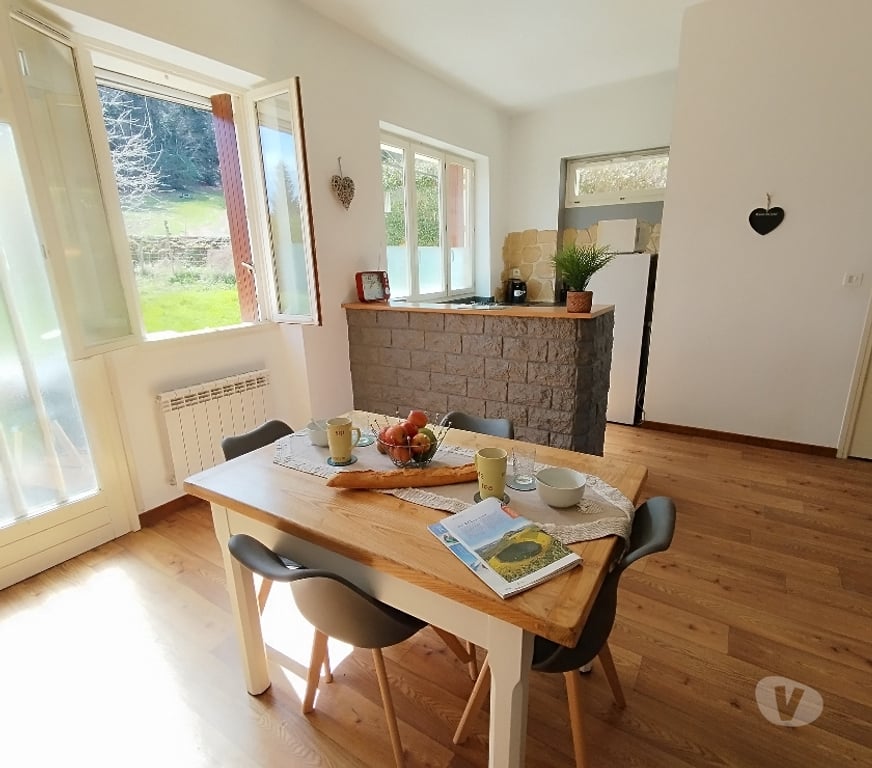 location saisonniere Puy-de-Dôme Murol - 63790 - Photos Vivastreet Gîte Le Pariou à Murol