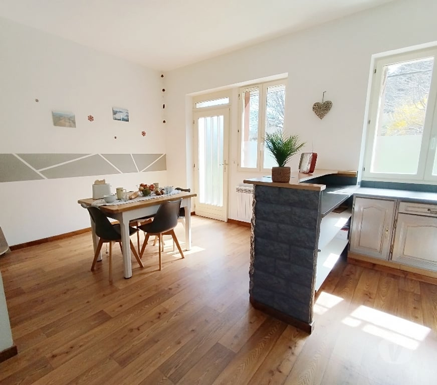 location saisonniere Puy-de-Dôme Murol - 63790 - Photos Vivastreet Gîte Le Pariou à Murol