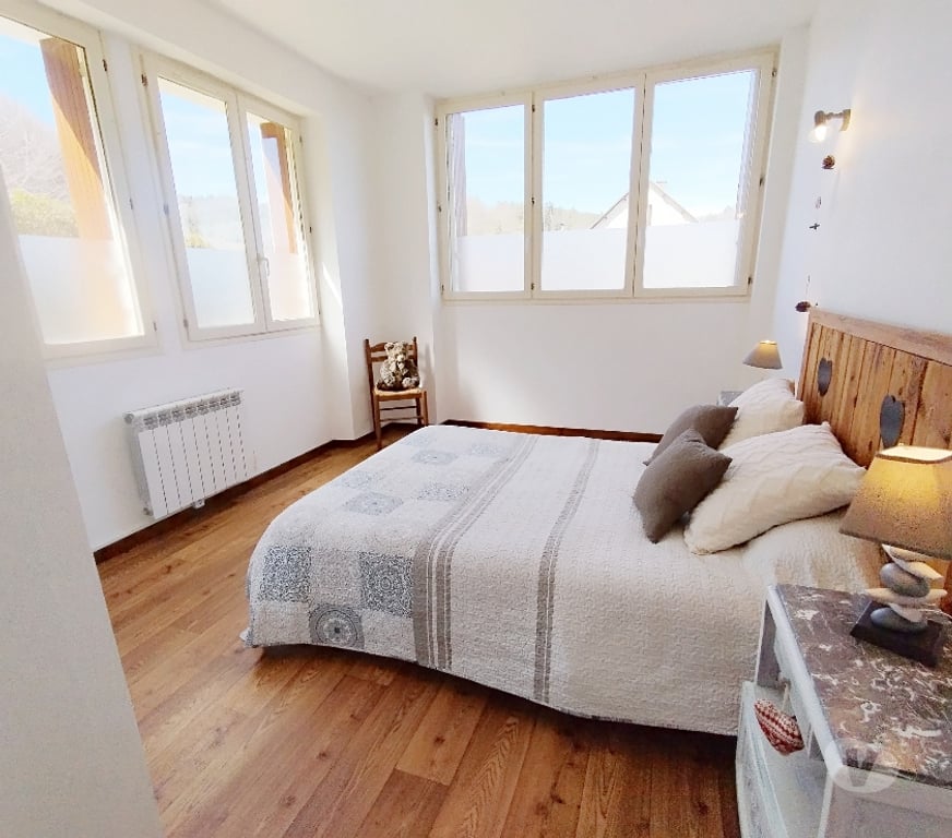 location saisonniere Puy-de-Dôme Murol - 63790 - Photos Vivastreet Gîte Le Pariou à Murol