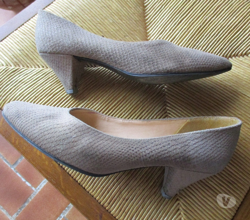 Chaussures Bouches-du-Rhône La Bouilladisse - Photos Vivastreet ESCARPINS BEIGE