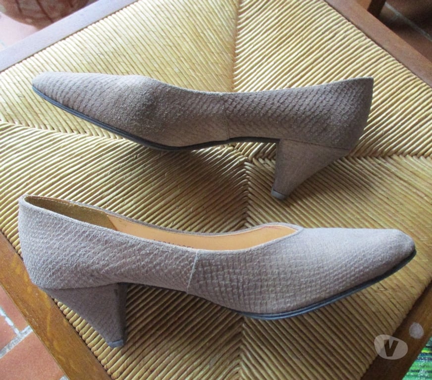 Chaussures Bouches-du-Rhône La Bouilladisse - Photos Vivastreet ESCARPINS BEIGE