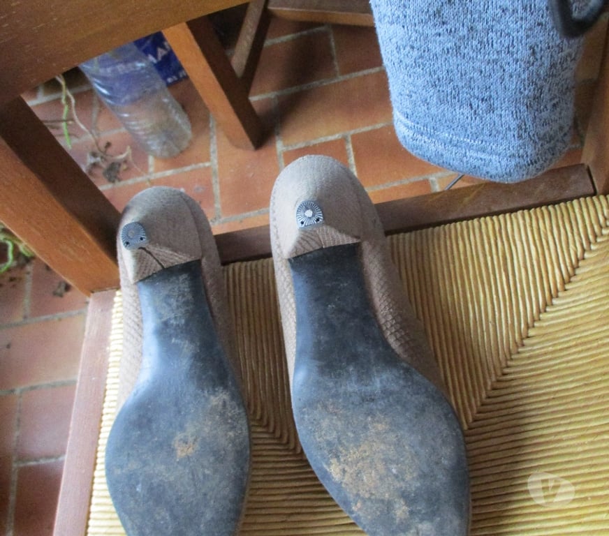 Chaussures Bouches-du-Rhône La Bouilladisse - Photos Vivastreet ESCARPINS BEIGE