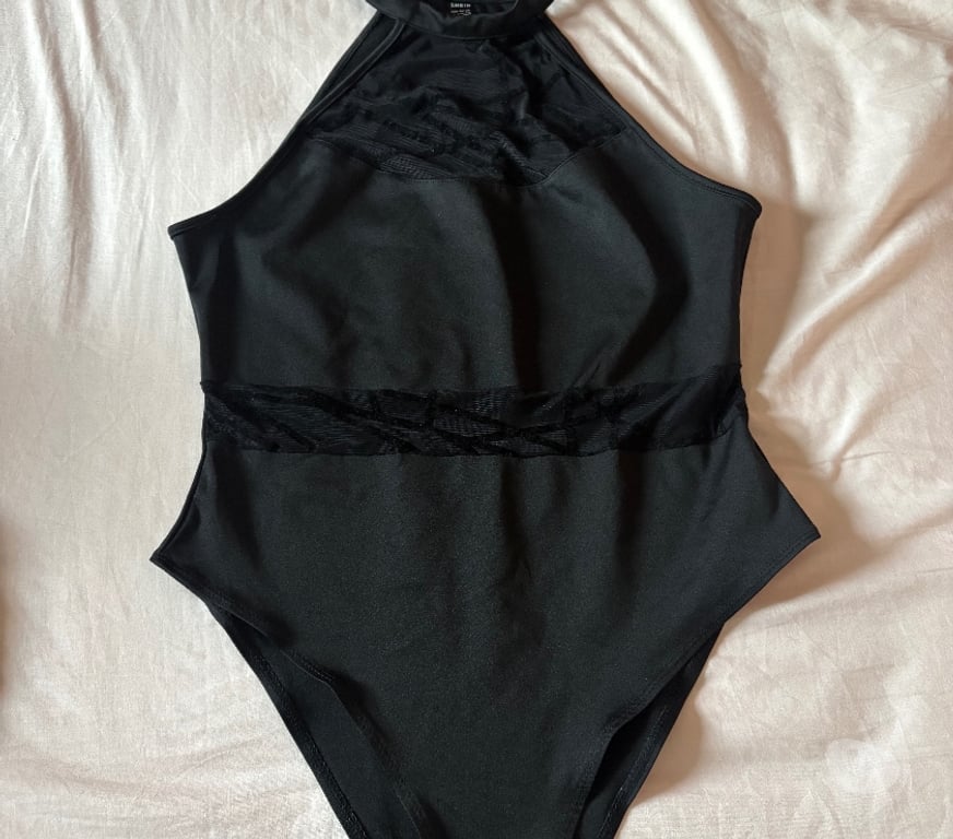 Vêtements occasion Hauts-de-Seine Courbevoie - 92400 - Photos Vivastreet H vend body noir taille L