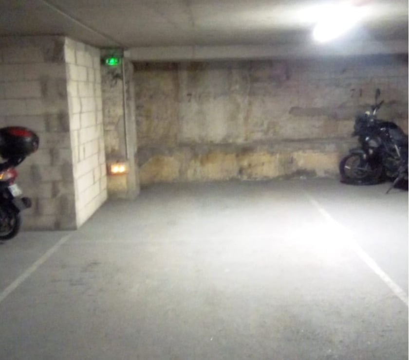 Location parking & garage Paris 10ème ardt Paris - Photos Vivastreet Location de parking rue d'Enghien, Paris 10ème