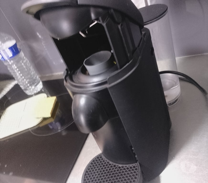 Electroménager occasion Bouches-du-Rhône Aix en Provence - Photos Vivastreet Machine a café Nespresso vertuo plus garantie