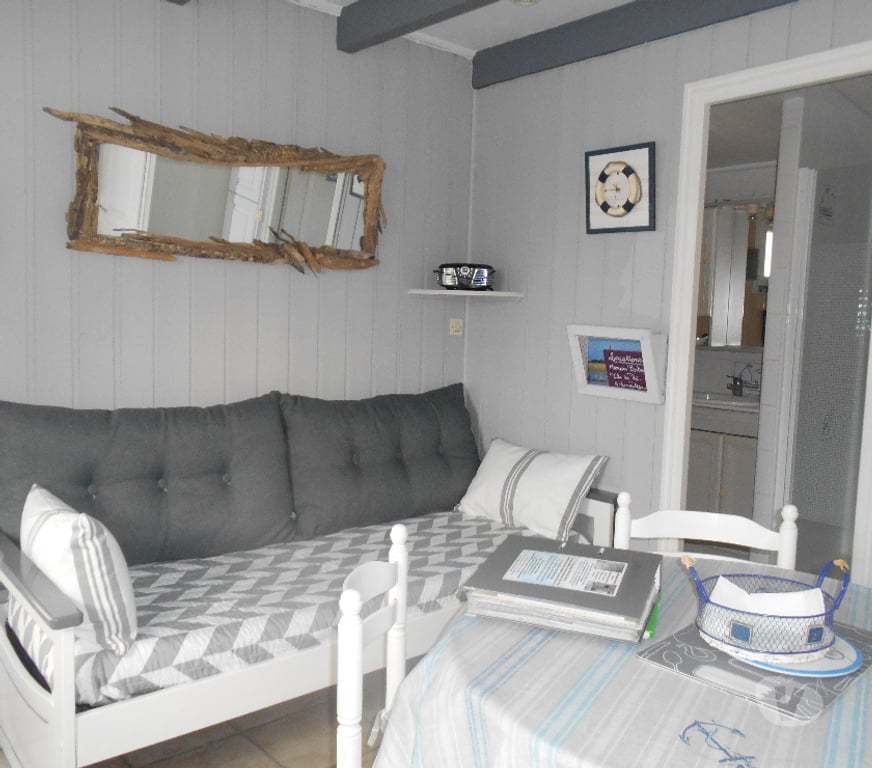 location saisonniere Charente-Maritime St Martin de Re - 17410 - Photos Vivastreet ILE de Re 2 3 pers, vélos, wifi, parking