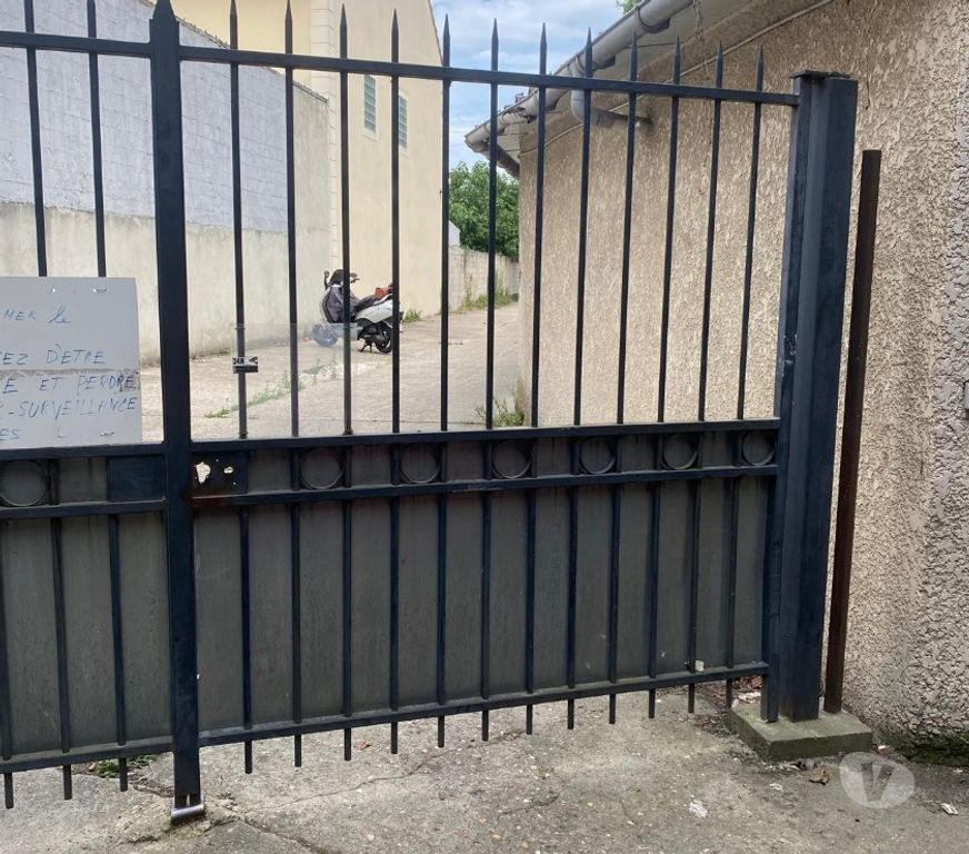 Parkings - Garages Seine-Saint-Denis La Courneuve - 93120 - Photos Vivastreet À Louer : Box de Rangement Garage