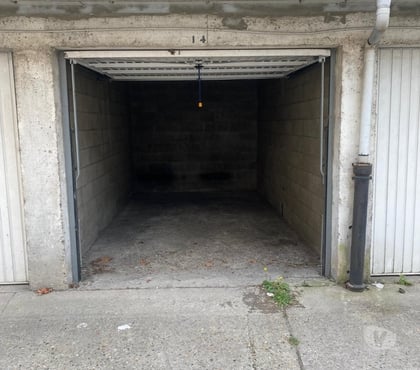 Location parking & garage La Courneuve Seine-Saint-Denis - Photos Vivastreet À Louer : Box de Rangement Garage