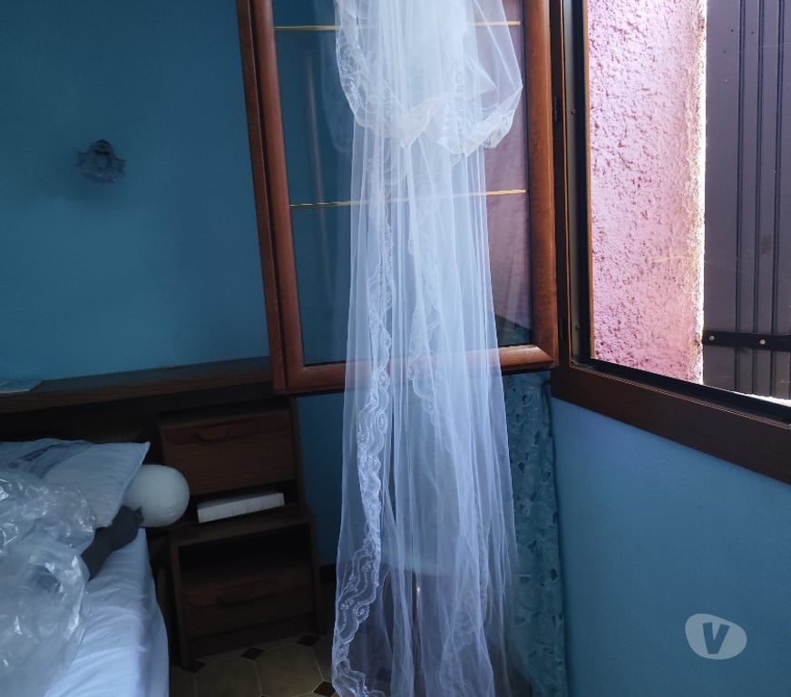 Vêtements occasion Bouches-du-Rhône Simiane Collongue - 13109 - Photos Vivastreet Jolie robe de mariée