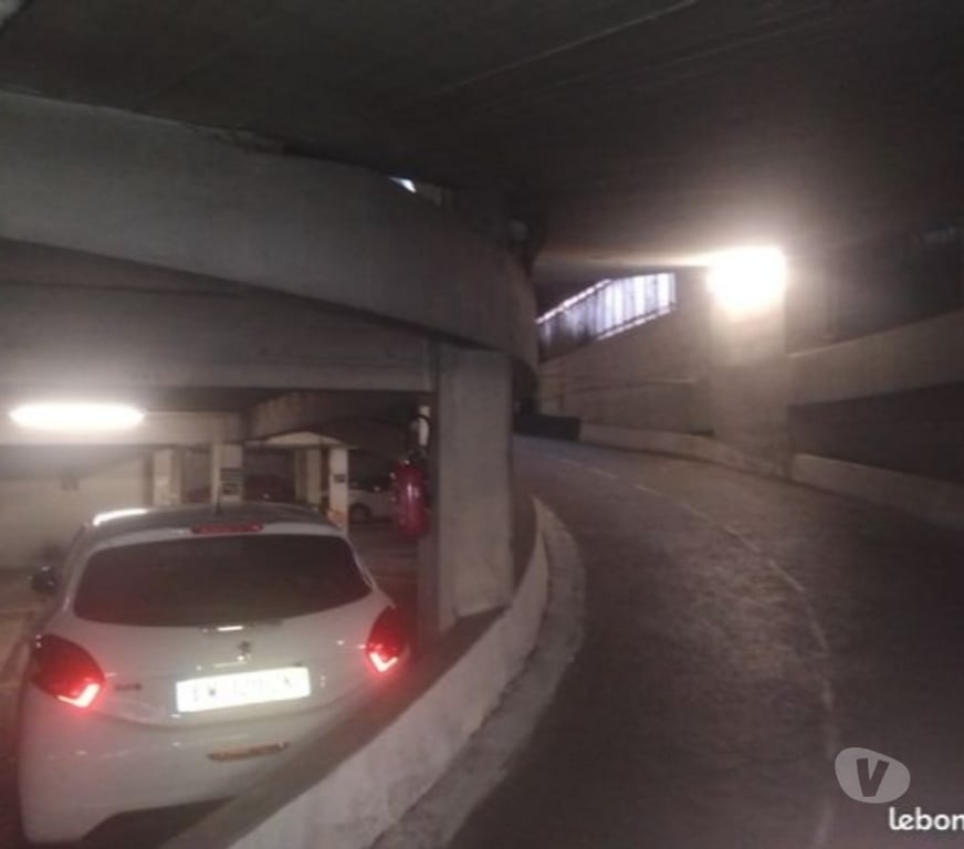 Parkings - Garages Haute-Garonne Toulouse - Photos Vivastreet Location parking moto centre-ville palais de justice