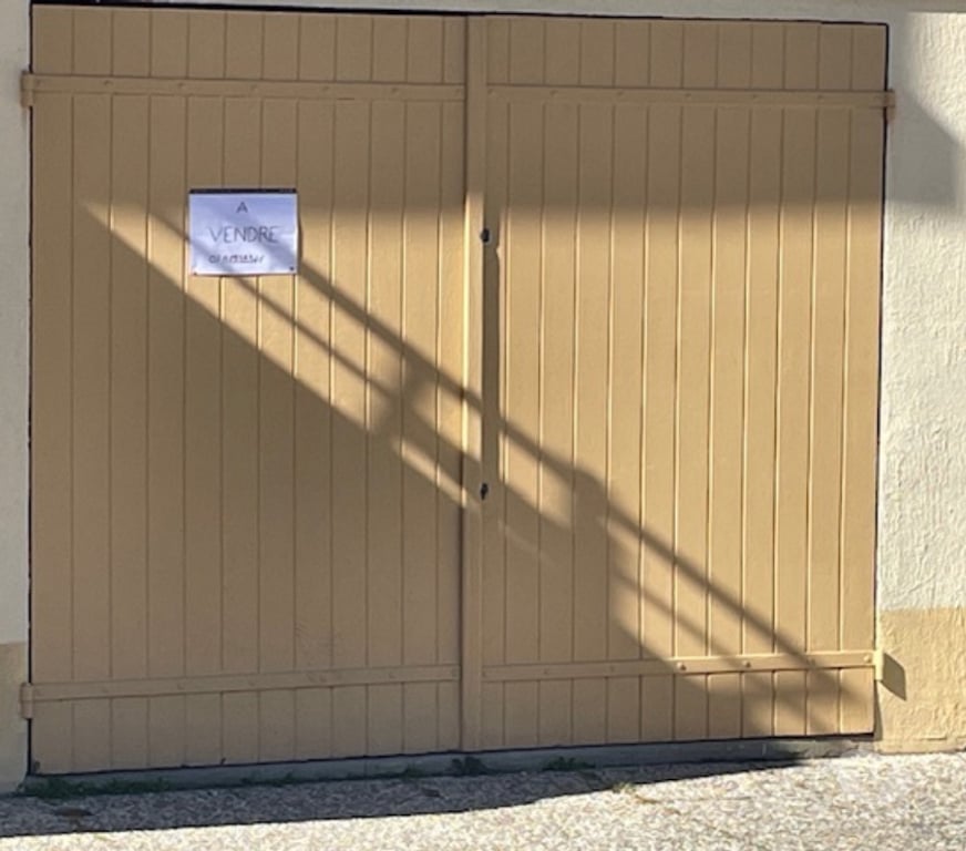 Vente Parking Var Six Fours les Plages - 83140 - Photos Vivastreet Vends beau Garage