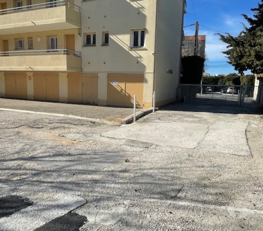 Vente Parking Var Six Fours les Plages - 83140 - Photos Vivastreet Vends beau Garage