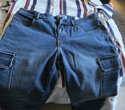 Vêtements occasion Lesquin Nord - Photos Vivastreet vends chemisettes jeans pantalon
