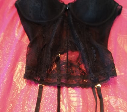 Vêtements occasion Chinon Indre-et-Loire - Photos Vivastreet Très belle guêpière dentelle satin