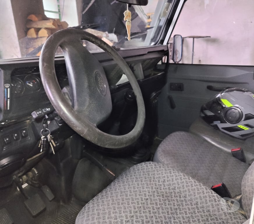 Voiture d'occasion Haute-Loire La Chapelle d'Aurec - 43120 - Photos Vivastreet Land rover Defender