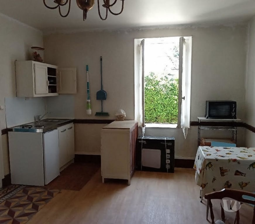 Appartement meublé Drôme Crest - 26400 - Photos Vivastreet T2 MEUBLE 7 MN A PIED DU CENTRE VILLE