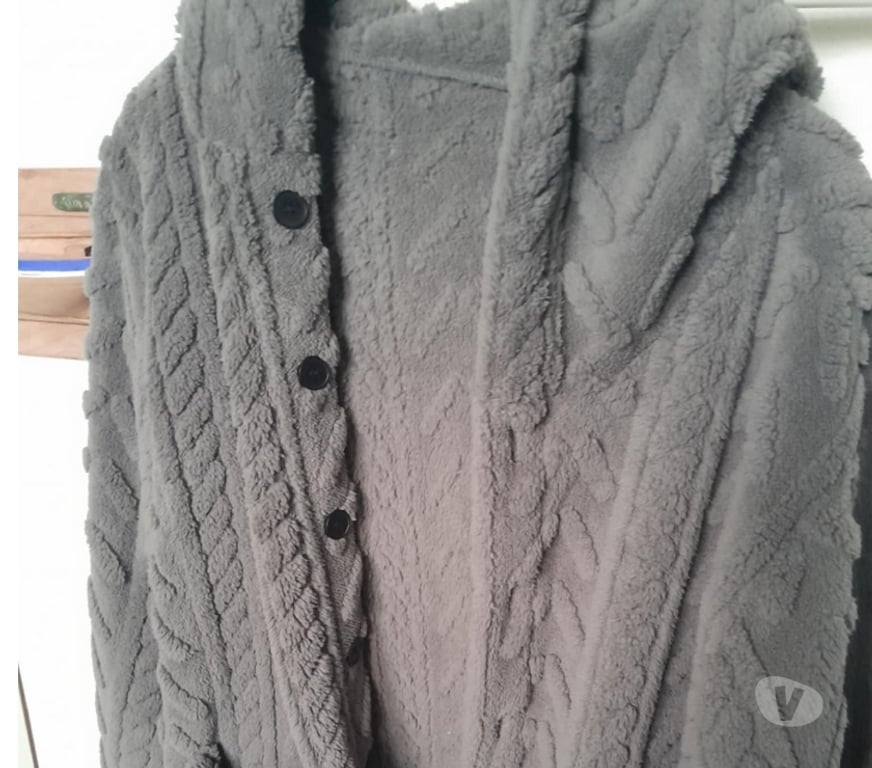 Vêtements occasion Calvados Caumont l'Evente - 14240 - Photos Vivastreet Veste à capuche unie pour homme