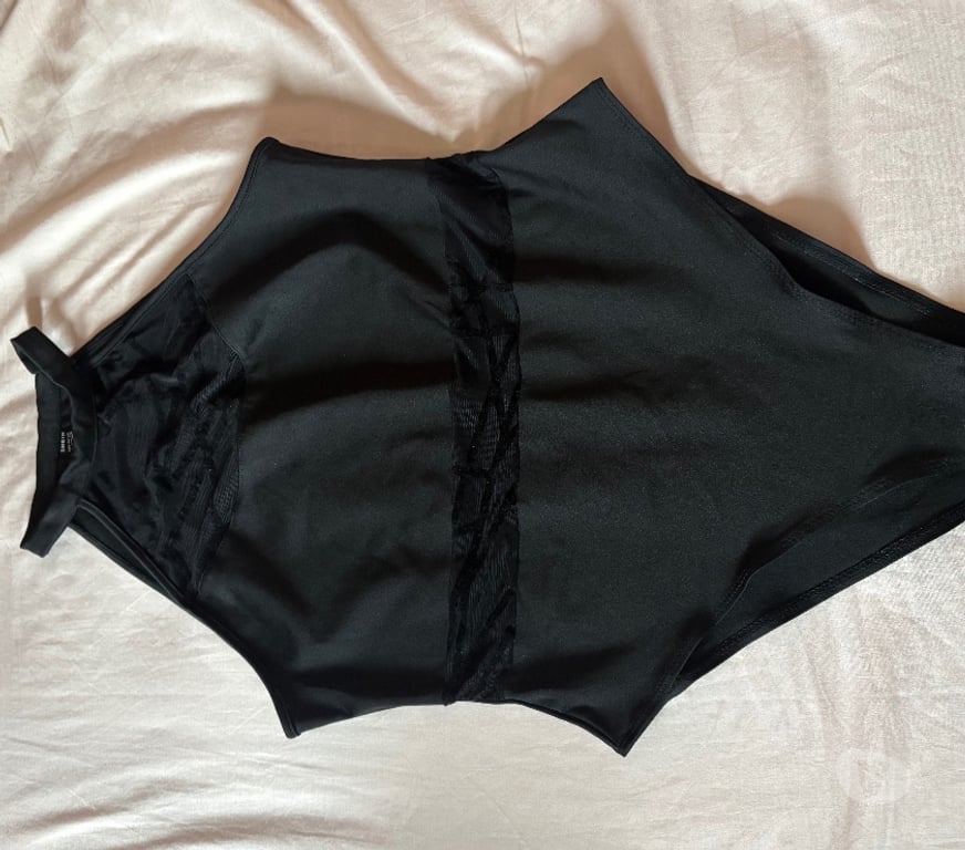 Vêtements occasion Hauts-de-Seine Courbevoie - 92400 - Photos Vivastreet Body noir taille L