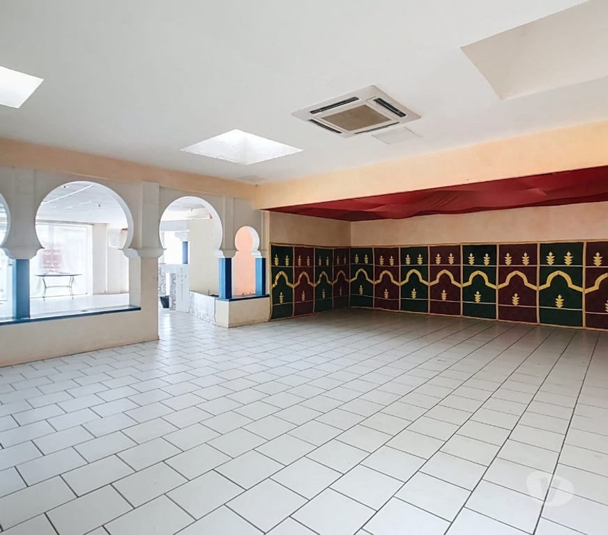 Fond de Commerce a vendre Allier Montlucon - 03100 - Photos Vivastreet Vend murs grand local professionnel très faible coût