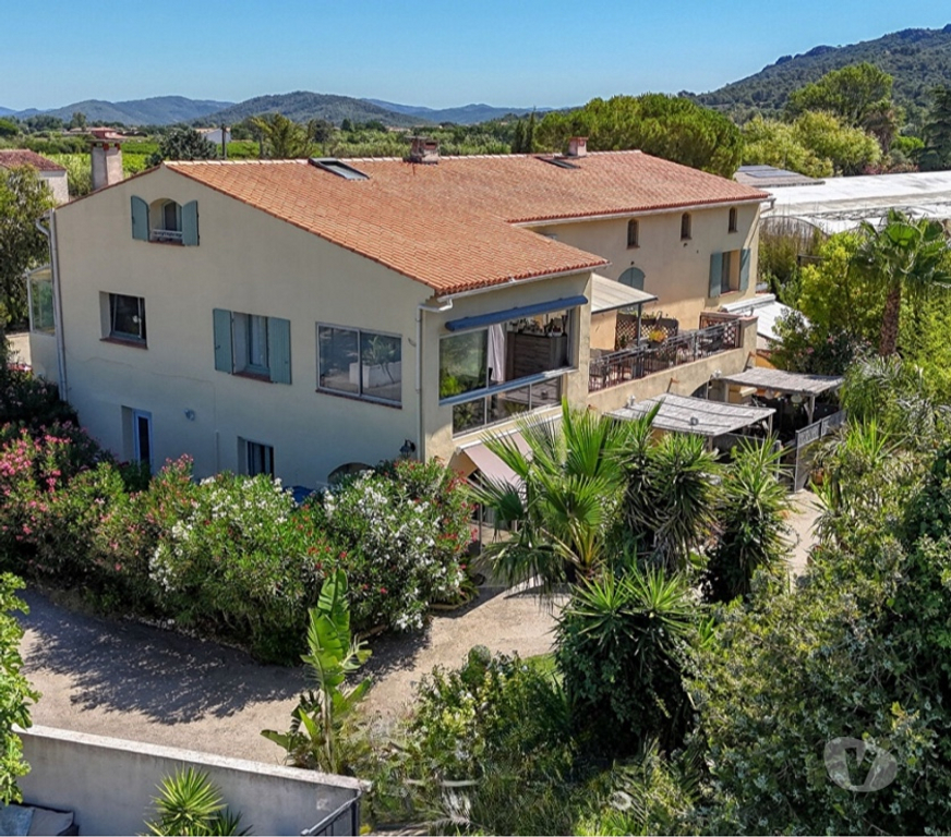 Vente Immeuble Var Hyeres - 83400 - Photos Vivastreet Gîte, investissement ou résidence familiale, 11 logements