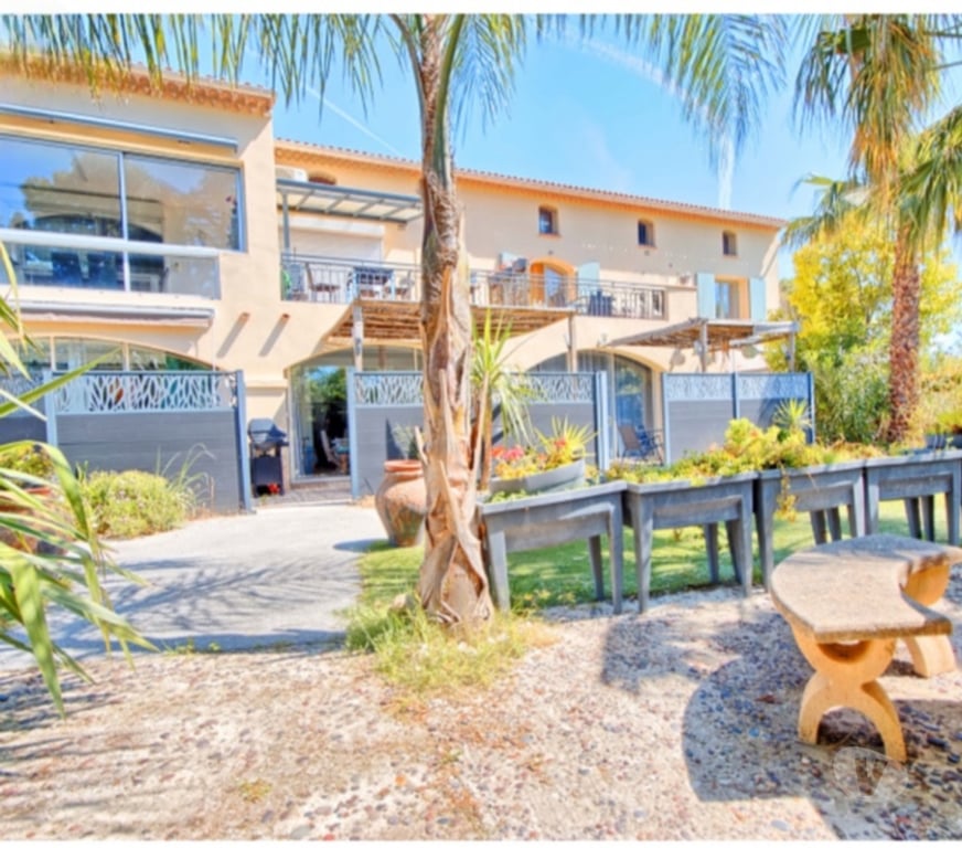 Vente Immeuble Var Hyeres - 83400 - Photos Vivastreet Gîte, investissement ou résidence familiale, 11 logements