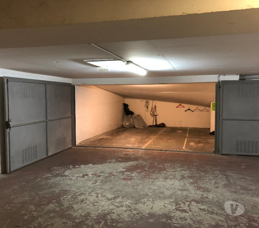 Parkings - Garages Paris Paris 17ème ardt - 75017 - Photos Vivastreet BOX MOTO SCOOTER PARIS 17 PORTE MAILLOT TERNES