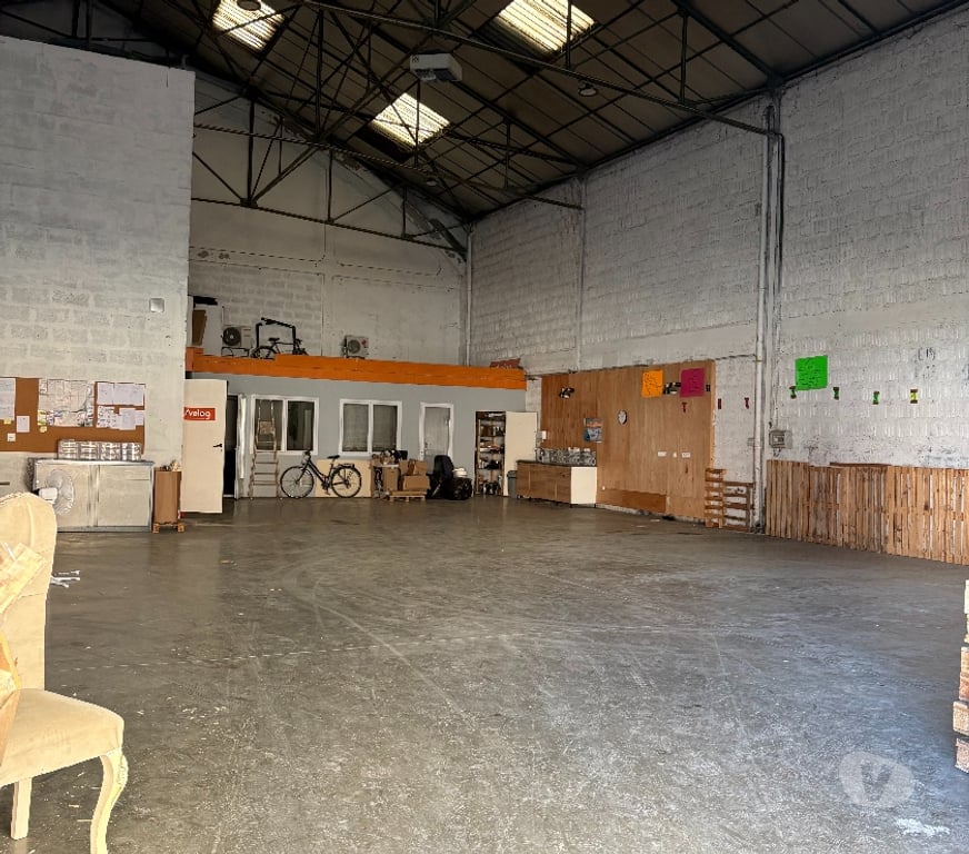 bureaux locaux Isère Grenoble - Photos Vivastreet Entrepôt 270 m²