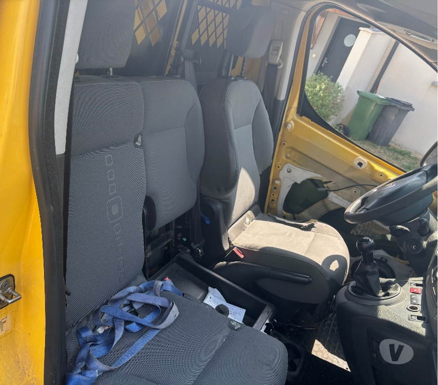 Véhicules commerciaux & utilitaires d'occasion Gironde Ambares et Lagrave - 33440 - Photos Vivastreet kangoo expres dci 75 CV , energy éco de 2017