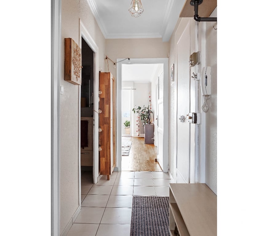 Appartements à vendre Haute-Savoie Ambilly - 74100 - Photos Vivastreet LUMINEUX T2, 51m2, TRAVERSANT, VUE IMPRENABLE, DEVANT TRAM