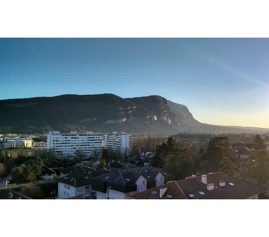 Appartements à vendre Haute-Savoie Ambilly - 74100 - Photos Vivastreet LUMINEUX T2, 51m2, TRAVERSANT, VUE IMPRENABLE, DEVANT TRAM