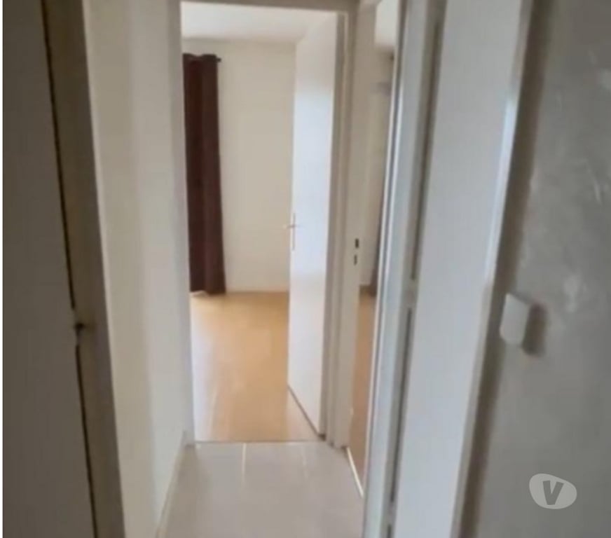 Colocations Essonne Les Ulis - 91940 - Photos Vivastreet CHAMBRE EN COLOCATION - RER B