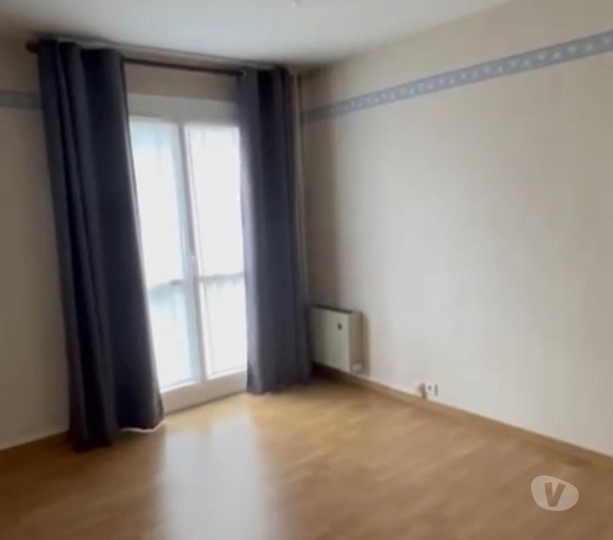 Colocations Essonne Les Ulis - 91940 - Photos Vivastreet CHAMBRE EN COLOCATION - RER B