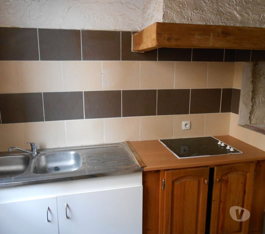 Location appartement Var St Raphael - 83700 - Photos Vivastreet F2 50 m2 en duplex au 1er étage avec jardin au centre ville