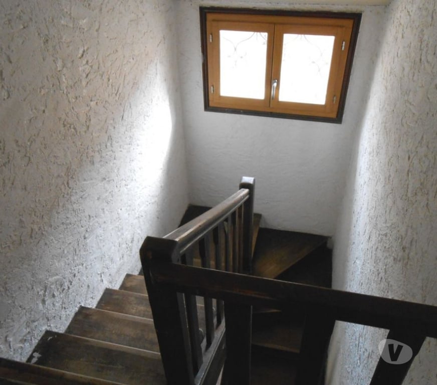 Location appartement Var St Raphael - 83700 - Photos Vivastreet F2 50 m2 en duplex au 1er étage avec jardin au centre ville