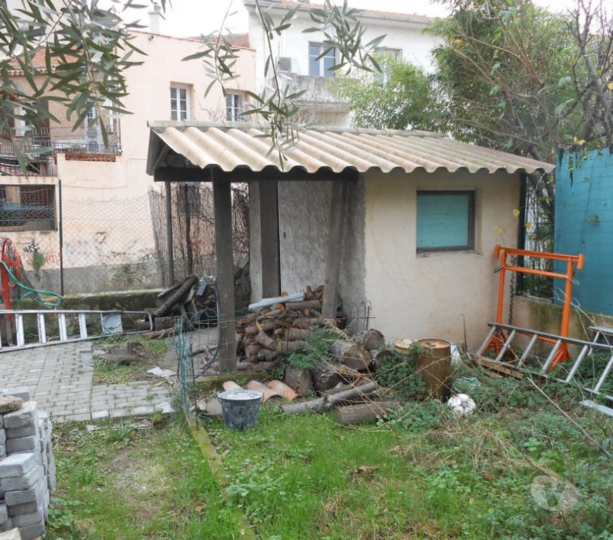 Location appartement Var St Raphael - 83700 - Photos Vivastreet F2 50 m2 en duplex au 1er étage avec jardin au centre ville