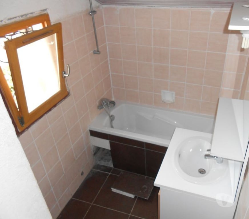 Location appartement Var St Raphael - 83700 - Photos Vivastreet F2 50 m2 en duplex au 1er étage avec jardin au centre ville