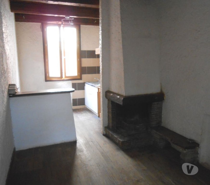 Location appartement Var St Raphael - 83700 - Photos Vivastreet F2 50 m2 en duplex au 1er étage avec jardin au centre ville