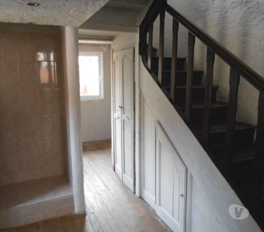 Location appartement Var St Raphael - 83700 - Photos Vivastreet F2 50 m2 en duplex au 1er étage avec jardin au centre ville