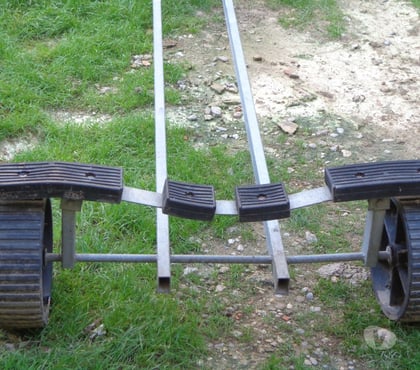 Accastillage occasion St Christol Hérault - Photos Vivastreet Chariot pour un Voilier manuel longueur 2 M 60 CM