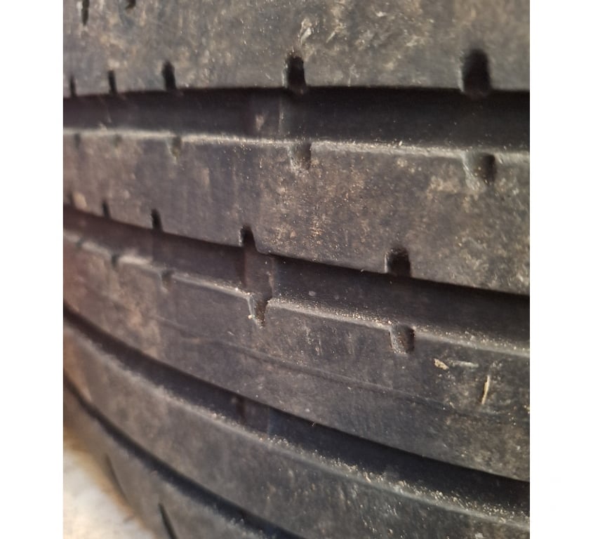 Pièces et services auto Haute-Marne Humes Jorquenay - Photos Vivastreet 4 pneus été sur jantes alu ford