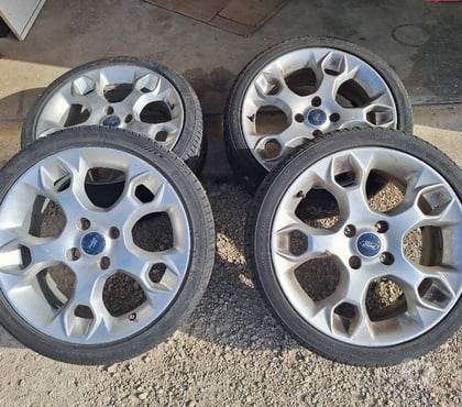 Pièces détachées auto Humes Jorquenay Humes Jorquenay - Photos Vivastreet 4 pneus été sur jantes alu ford