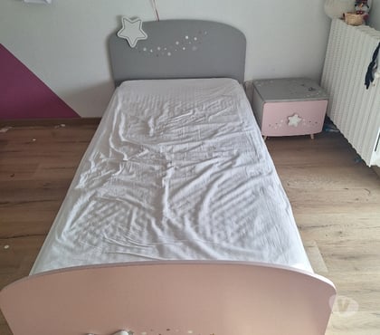 Ameublement - art de la table Humes Jorquenay Humes Jorquenay - Photos Vivastreet Lit enfant fille 90×190 + table de chevet