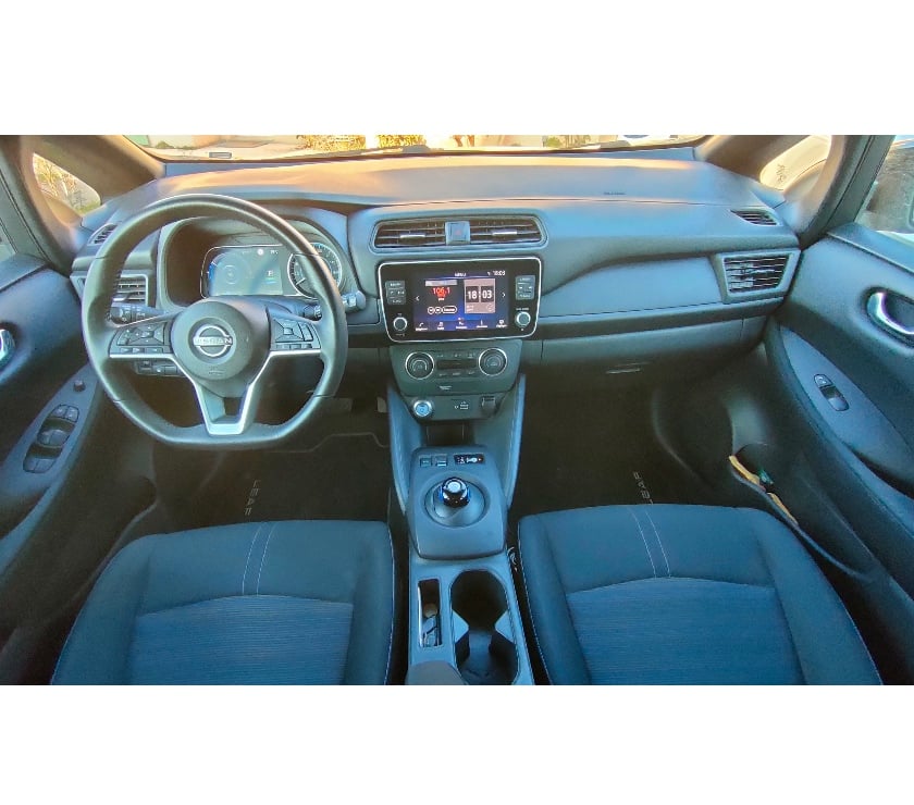 Voiture d'occasion Eure-et-Loir Chartres - 28000 - Photos Vivastreet Nissan Leaf Acenta 21 batterie 40 kWh 150 ch