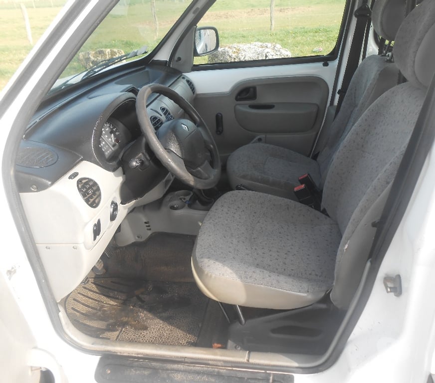 Véhicules commerciaux & utilitaires d'occasion Marne Montmirail - Photos Vivastreet renault kangoo 1.2 16v