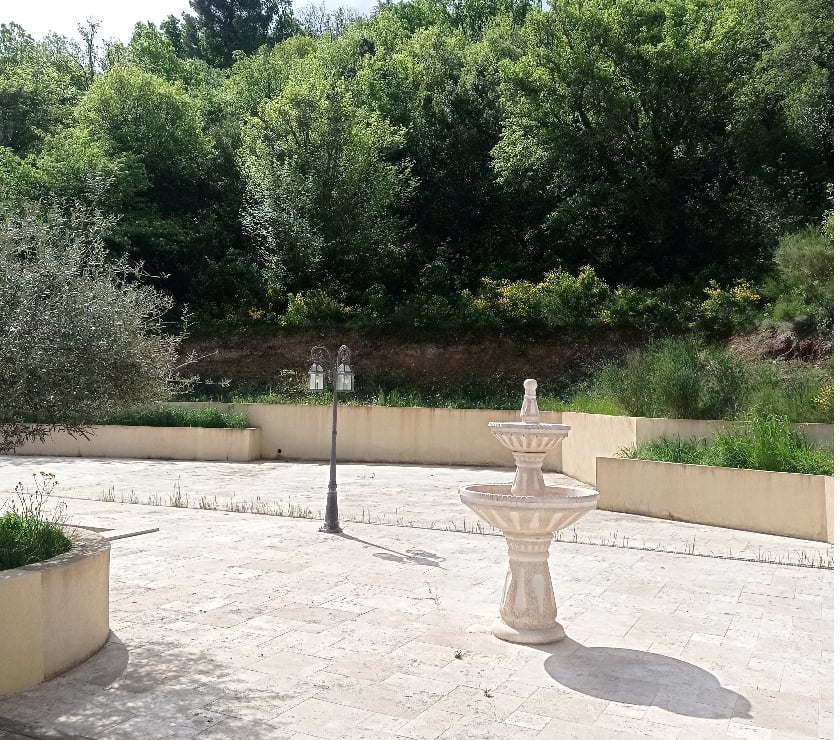 Vente Maison Var Plan d'Aups Ste Baume - 83640 - Photos Vivastreet Grande maison avec studio et piscine