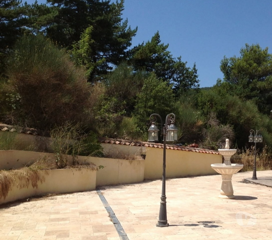 Vente Maison Var Plan d'Aups Ste Baume - 83640 - Photos Vivastreet Grande maison avec studio et piscine