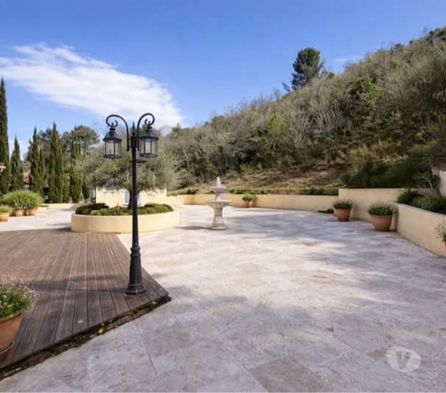 Vente Maison Var Plan d'Aups Ste Baume - 83640 - Photos Vivastreet Grande maison avec studio et piscine