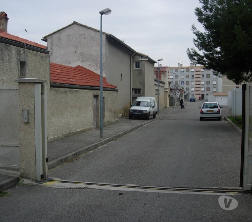Parkings - Garages Vaucluse Avignon - 84000 - Photos Vivastreet Garage Sécurisé à Louer