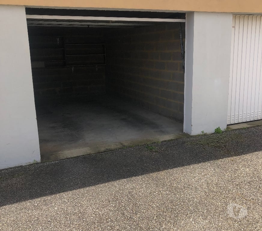 Parkings - Garages Vaucluse Avignon - 84000 - Photos Vivastreet Garage Sécurisé à Louer